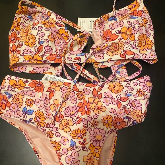 NWT Floral Bikini Set - Picture 6 of 7